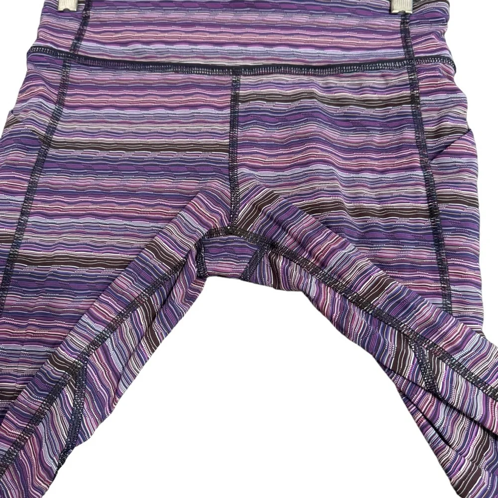 Lululemon Athletica Cropped Purple Striped Leggings Size 6 EUC